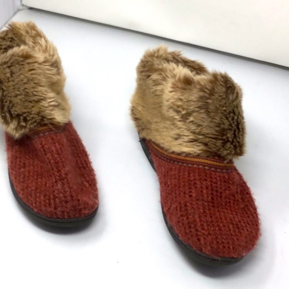 Isotoner slipper women’s size 9.5-10